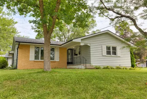 2907 Vine St, West Des Moines, IA 50265
