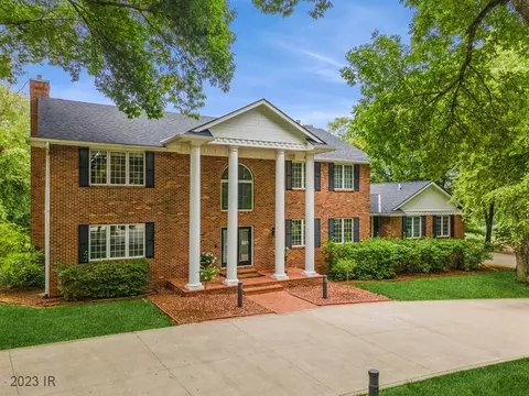 604 Grand Oaks Dr, West Des Moines, IA 50265