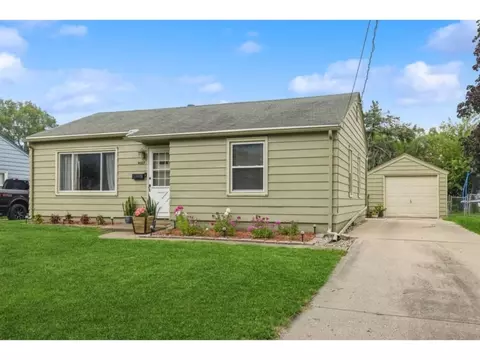 4007 15th St, Des Moines, IA 50313