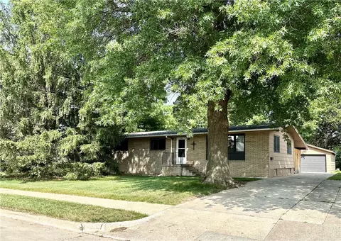 915 S 8th Ave, Winterset, IA 50273