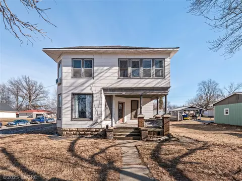534 N Grand St, Chariton, IA 50049