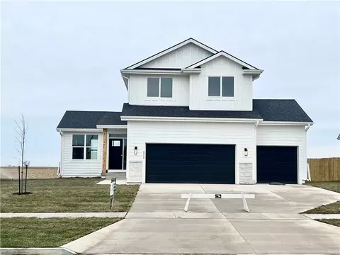212 13th St NW, Bondurant, IA 50035