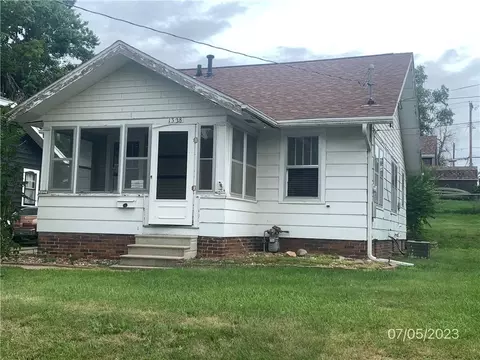 1328 Glenway Dr, Newton, IA 50208