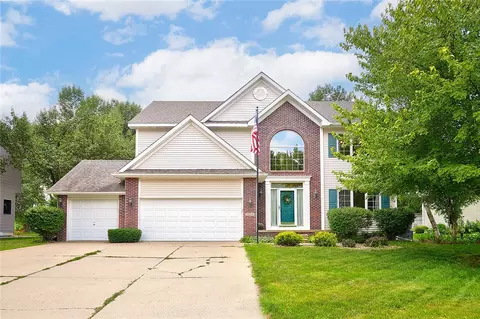 14016 Briarwood Ln, Urbandale, IA 50323