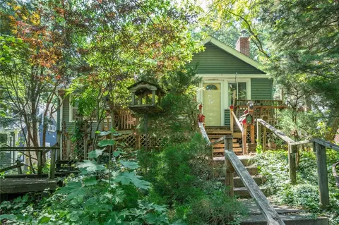 212 Terrace Rd, Des Moines, IA 50312