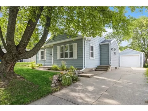 5808 Clark St, Des Moines, IA 50311