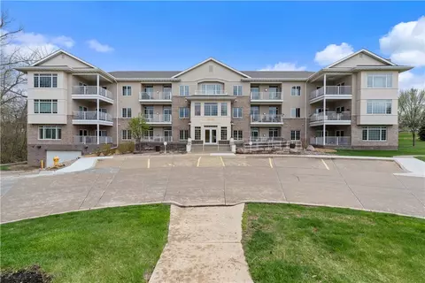 14100 Pinnacle Pointe Dr #102, Clive, IA 50325