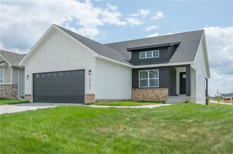 18190 Alpine Dr, Clive, IA 50325