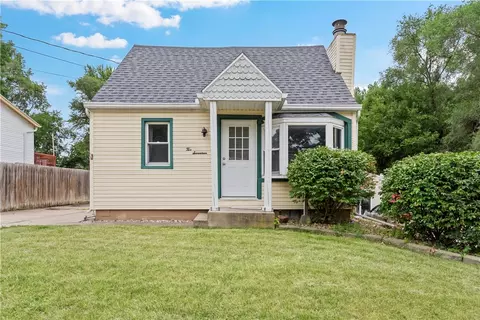 217 E Diehl Ave, Des Moines, IA 50315