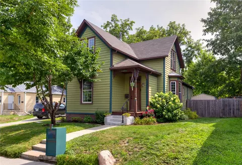 1211 21st St, Des Moines, IA 50311