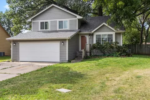 1913 Thornton Ct, Des Moines, IA 50320