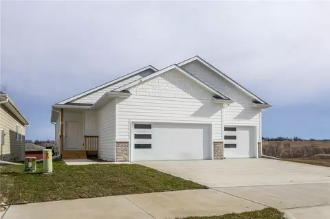 3036 Shadow Creek Ave, Norwalk, IA 50211