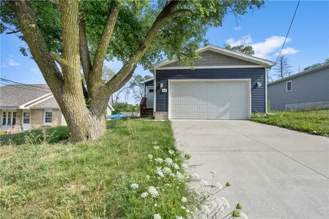 915 Kenyon Ave, Des Moines, IA 50315