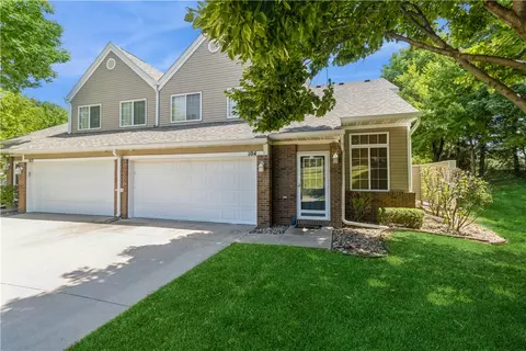 6855 Woodland Ave #104, West Des Moines, IA 50266