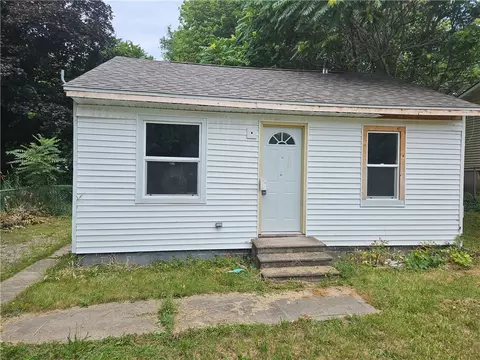 1226 E 37th St, Des Moines, IA 50317