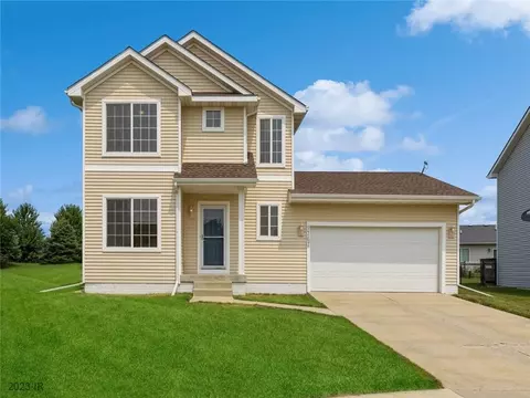 9767 Red Sunset Ct, West Des Moines, IA 50266