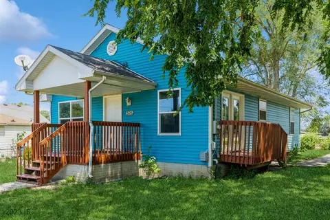 525 SE 9th St, Des Moines, IA 50309