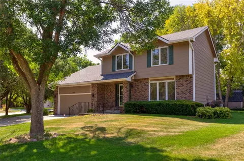 9608 Horton Trl, Urbandale, IA 50322