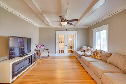 732 E Sheridan Ave, Des Moines, IA 50316