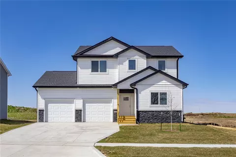 940 11th St, Waukee, IA 50263