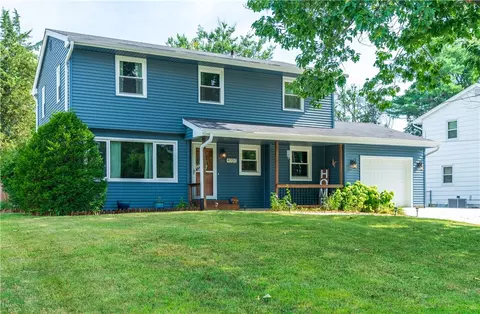 4920 Hillcrest Dr, Pleasant Hill, IA 50327