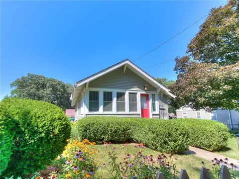 1123 Pleasant View Dr, Des Moines, IA 50315