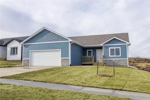 960 11th St, Waukee, IA 50263