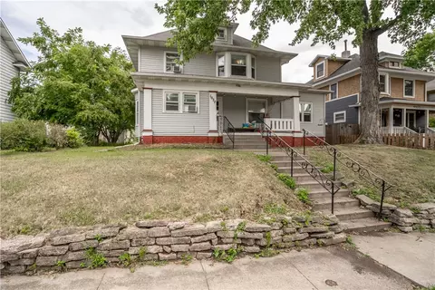 1077 27th St, Des Moines, IA 50311