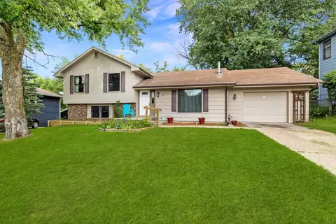 704 N G St, Indianola, IA 50125