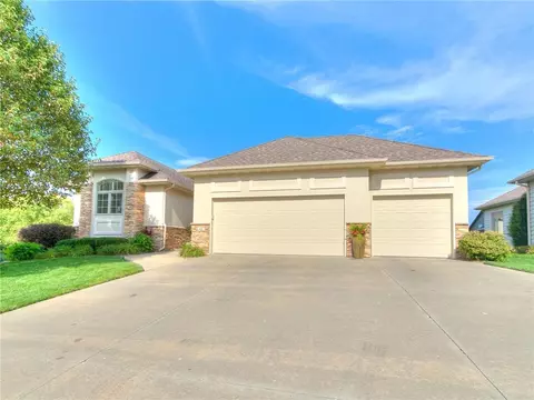 4408 161st St, Urbandale, IA 50323