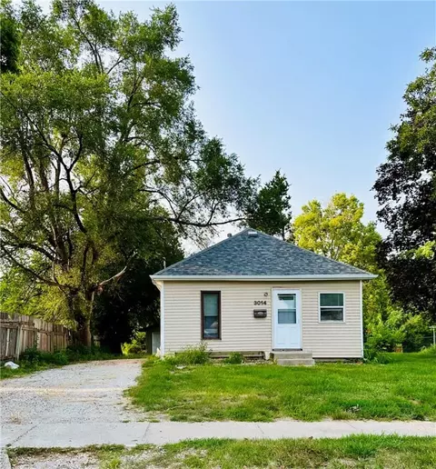 3014 E Tiffin Ave, Des Moines, IA 50317