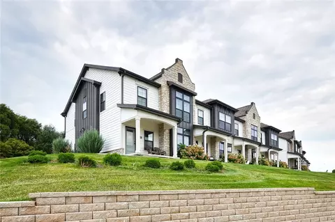 6460 Galleria Dr #1101, West Des Moines, IA 50266