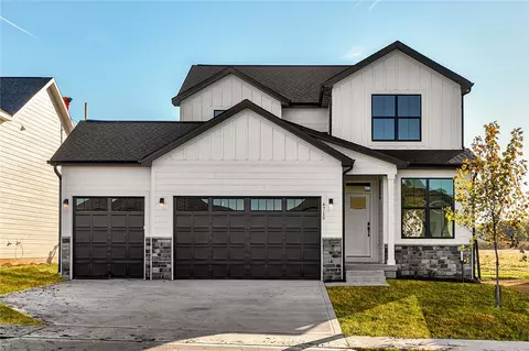 4715 89th St, Urbandale, IA 50322