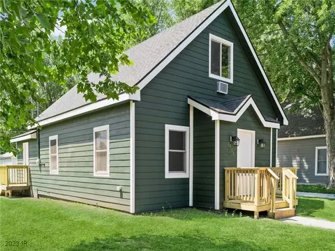 2623 E Walnut St, Des Moines, IA 50317