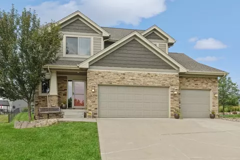 630 Spyglass Ct, Waukee, IA 50263