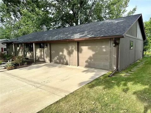 113 E 28th St S, Newton, IA 50208