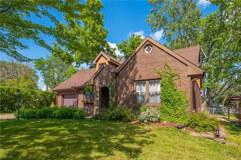4225 87th St, Urbandale, IA 50322