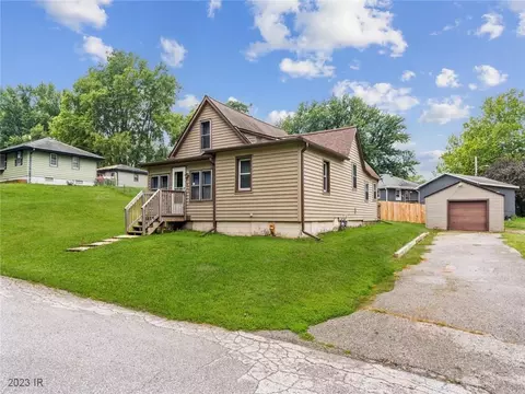 420 N 2nd St, Carlisle, IA 50047