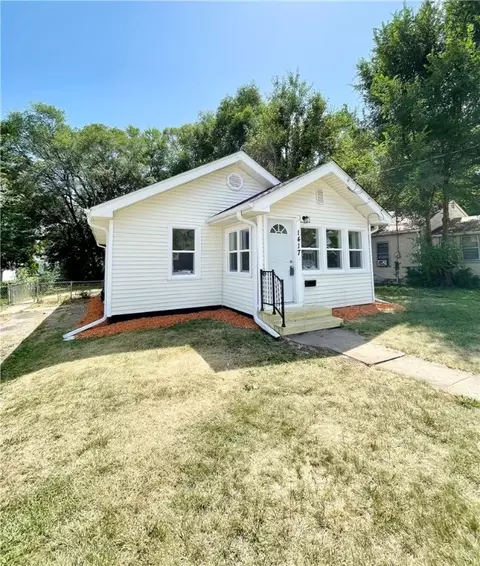 1417 Royer St, Des Moines, IA 50316