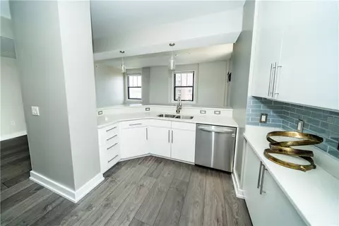 400 Walnut St #801, Des Moines, IA 50309