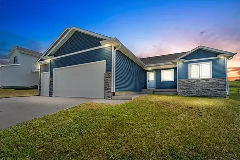 1815 Crabapple Ln, Granger, IA 50109