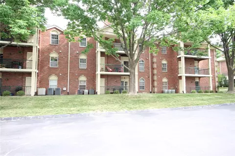 4910 Pleasant St #14, West Des Moines, IA 50266