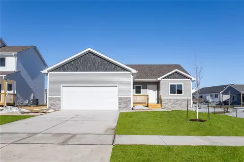 1005 Gray Ave, Waukee, IA 50263