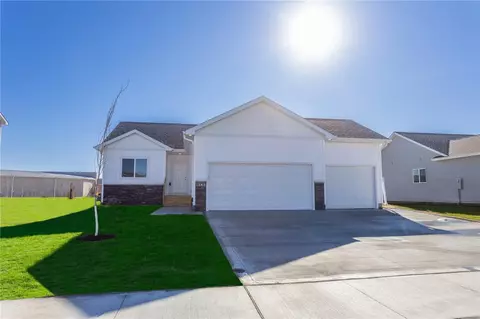 1020 Gray Ave, Waukee, IA 50263