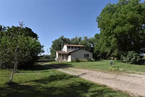 34588 Irving Ct, Earlham, IA 50072
