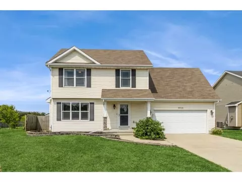 5822 NW 106th St, Johnston, IA 50131