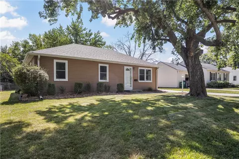 615 SW Southlawn Cir, Ankeny, IA 50023