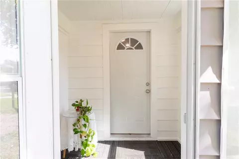 2438 Des Moines St, Des Moines, IA 50317