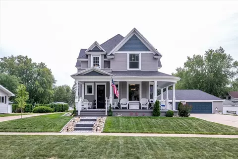 509 Liberty St, Pella, IA 50219
