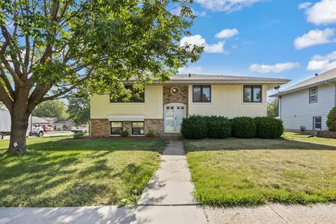 617 12th Ave Nw St, Altoona, IA 50009